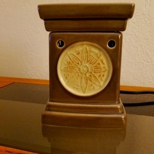 Scentsy Lotus warmer